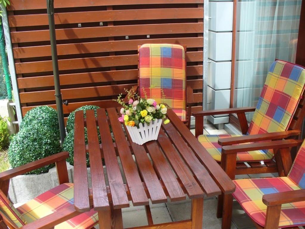 Garden Apartment With Garage In Central Prag Exteriör bild