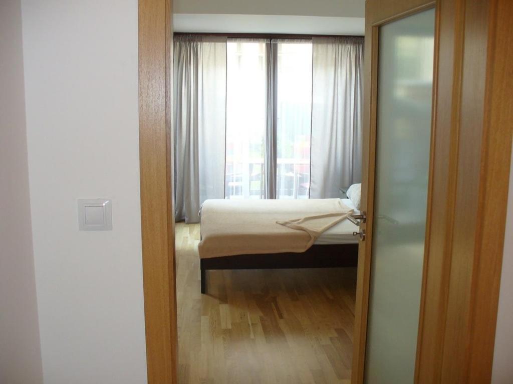 Garden Apartment With Garage In Central Prag Exteriör bild